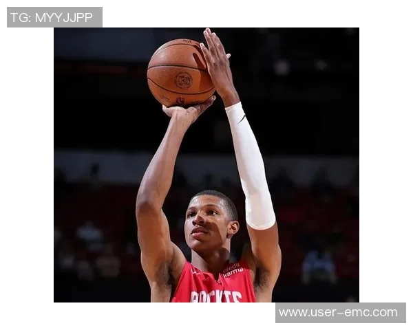 华盛顿谈弗拉格的三分球表现鼓励其展现更多侵略性与自信心